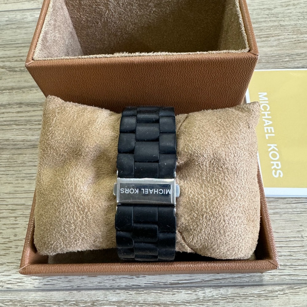 Michael Kors Mens Runway Silicone  Watch - Picture 3 of 4